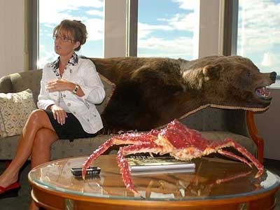 La (muy paleta) Sarah Palin en su casa...