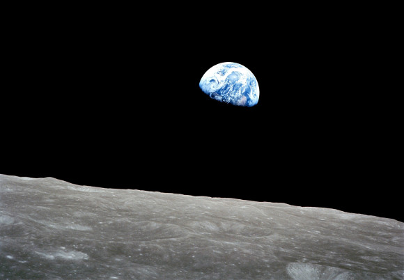 Earthrise - Foto tomada por William Anders desde la sonda Apollo 8